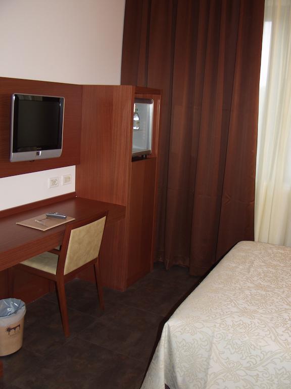 Hotel Mareschi Palace Novara Exterior foto